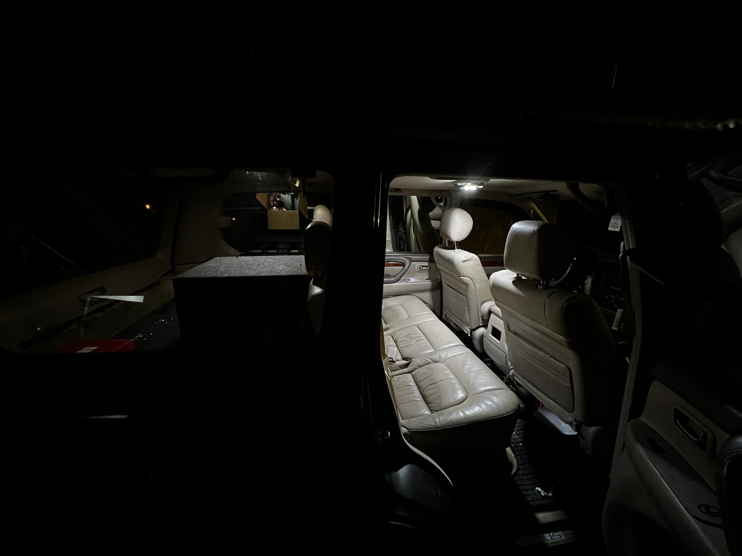 100 Series Second Row Cyclone Dome Light